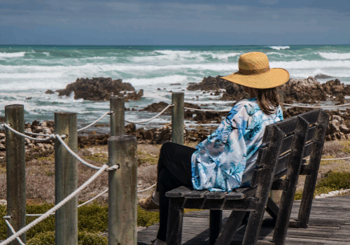 woman-sitting-1232880_1920